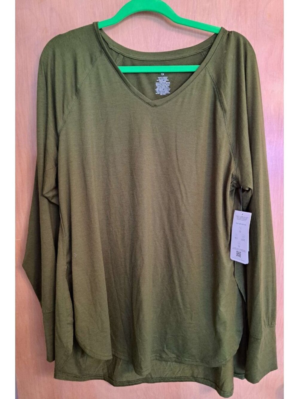 Tek Gear Women's Long Sleeve V-Neck Top 1X Army Green Breathable Wicking New